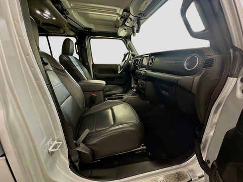 Used 2023 Jeep Wrangler Sahara w/ Cold Weather Group image 31