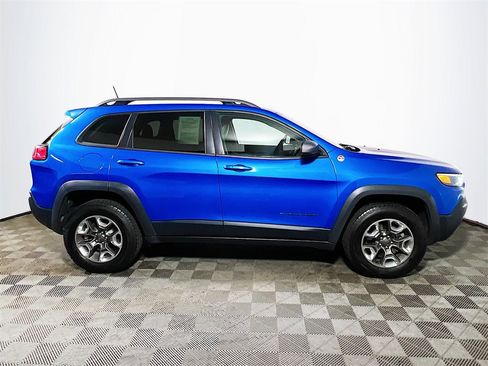 Used 2019 Jeep Cherokee Trailhawk image 9