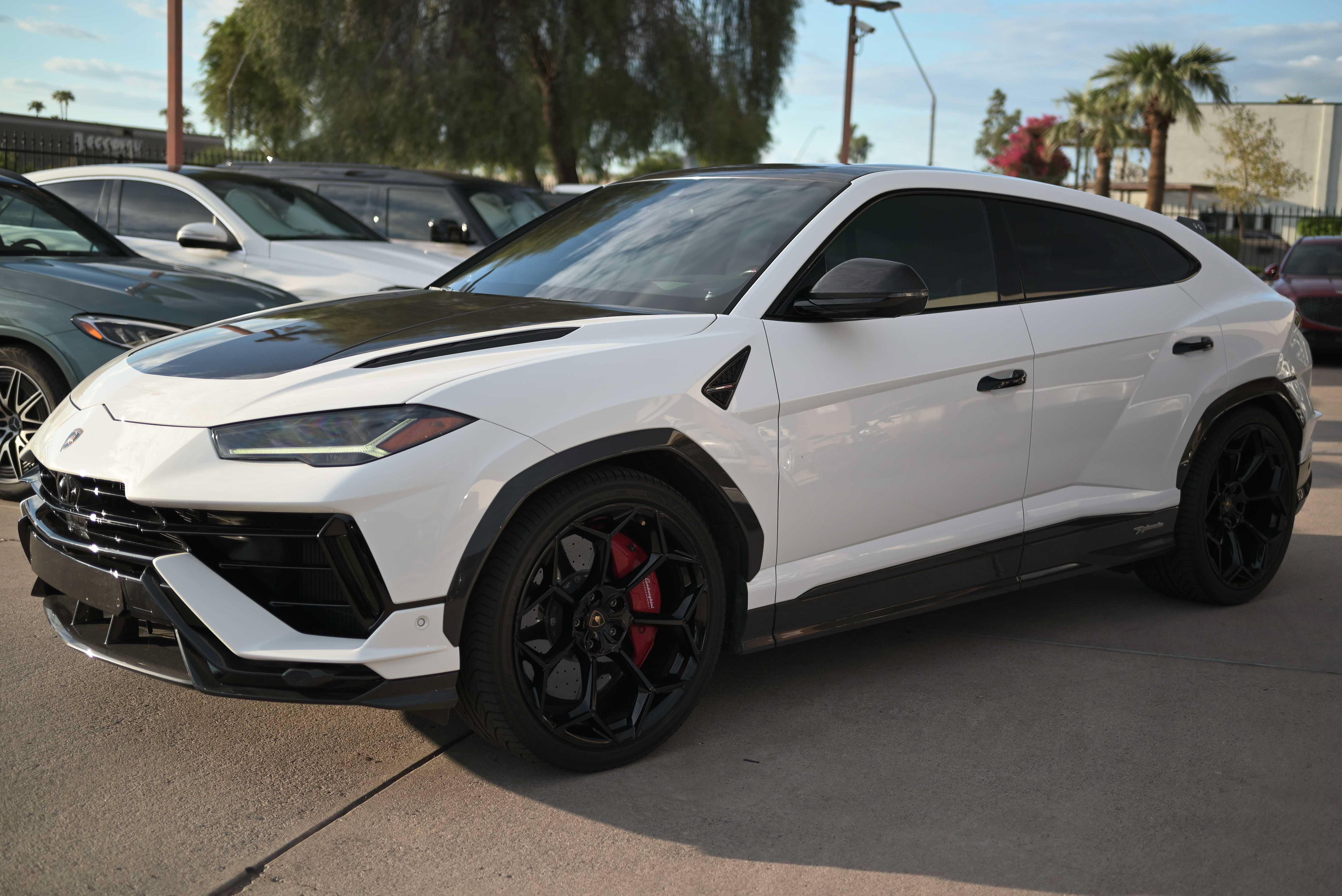 Used 2023 Lamborghini Urus Performante AWD/4WD image 2