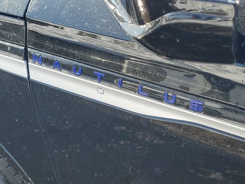 New 2026 Lincoln Nautilus Reserve image 7