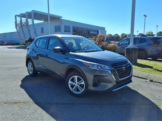 New 2025 Nissan Kicks Play S video 1