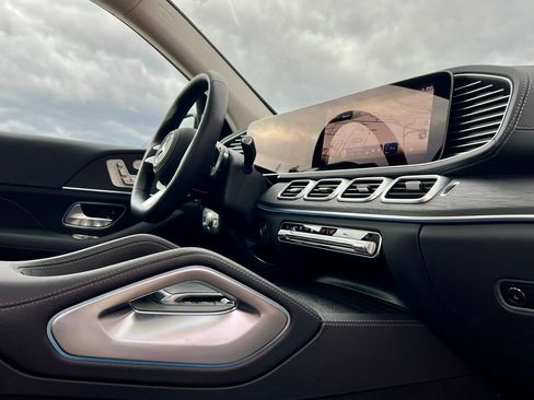 Certified 2026 Mercedes-Benz GLS 450 4MATIC image 9