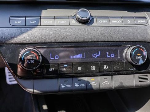 New 2025 Hyundai Elantra SEL image 20