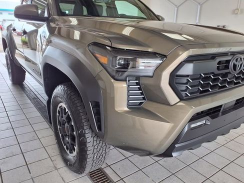 Used 2025 Toyota Tacoma TRD Off-Road AWD/4WD image 25