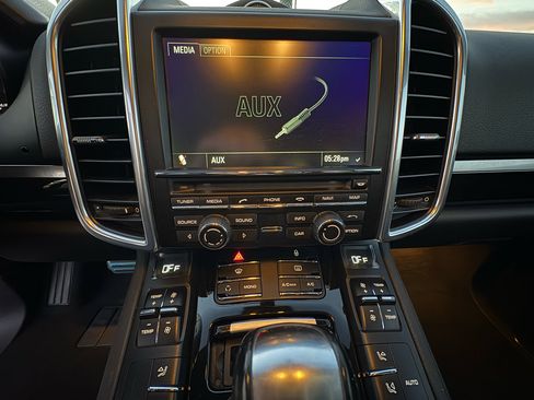 Used 2013 Porsche Cayenne S image 21