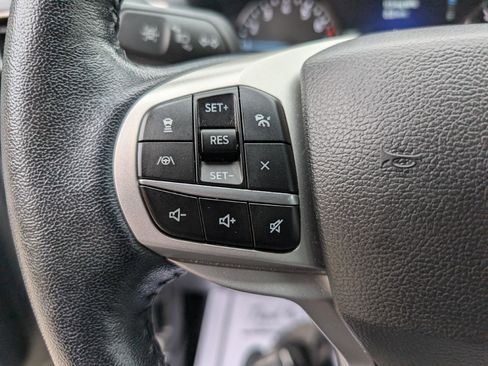 Used 2022 Ford Explorer XLT w/ Equipment Group 202A AWD/4WD image 22