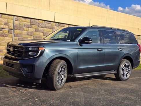 New 2026 Ford Expedition Active image 7
