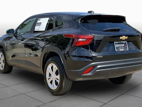 Used 2025 Chevrolet Trax LS FWD image 12