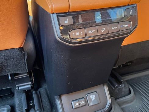 Used 2023 Toyota Highlander Platinum AWD/4WD image 19