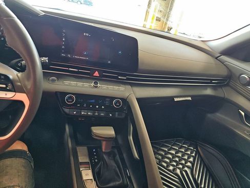 Used 2023 Hyundai Elantra SEL w/ Convenience Package FWD image 10