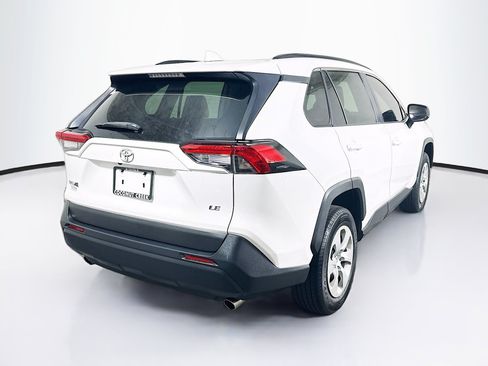 Used 2020 Toyota RAV4 LE FWD image 3