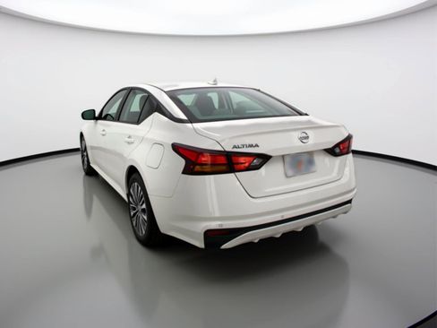 Used 2025 Nissan Altima 2.5 SV image 6