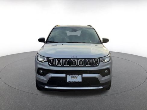 Used 2025 Jeep Compass Limited image 4