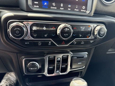 Used 2021 Jeep Wrangler Unlimited Sahara image 21