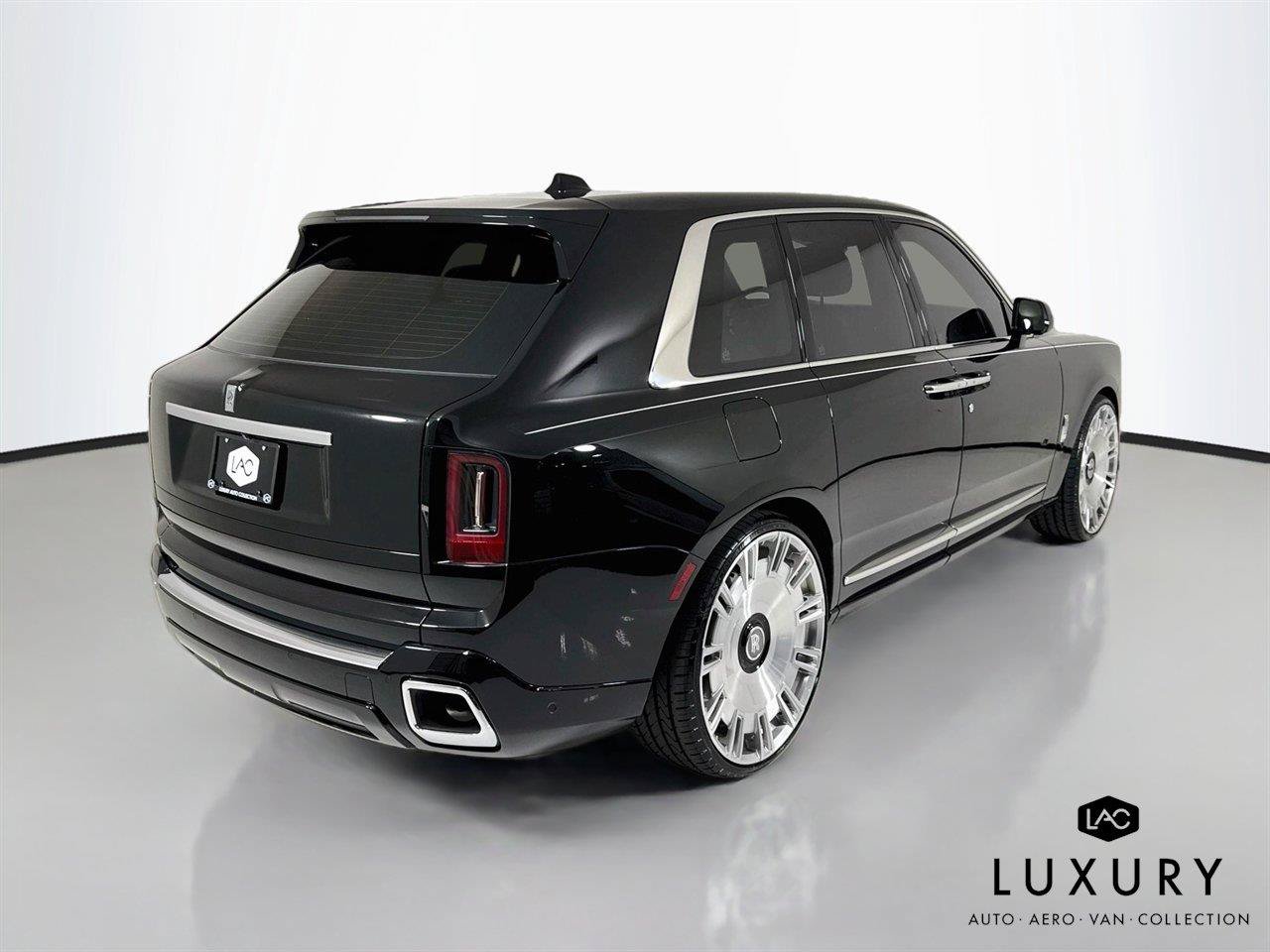 Used 2025 Rolls-Royce Cullinan AWD/4WD image 4