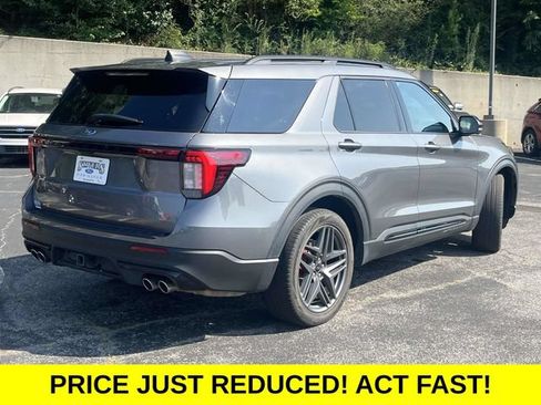 Certified 2025 Ford Explorer ST AWD/4WD image 3