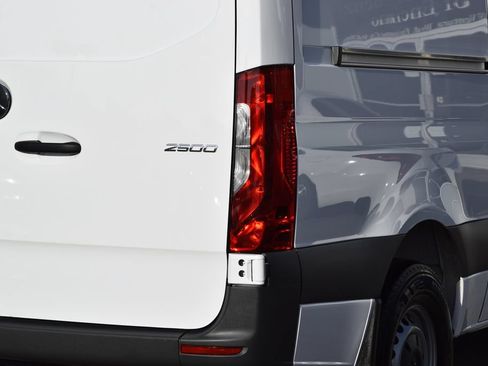 Used 2025 Mercedes-Benz Sprinter 2500 image 6