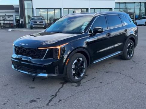 Certified 2025 Kia Sorento EX w/ EX Panoramic Sunroof Package image 3