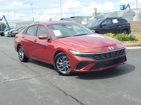 Certified 2024 Hyundai Elantra SEL FWD image 29