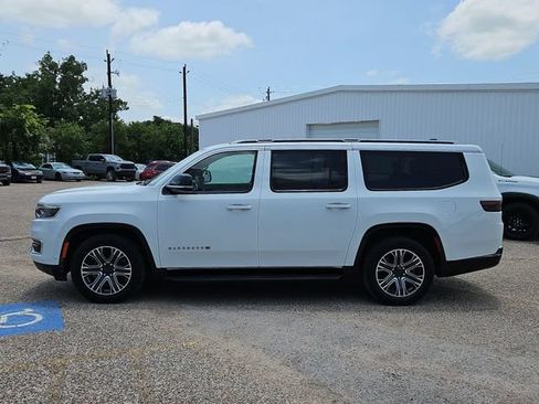 Used 2024 Jeep Wagoneer L Series II RWD image 43