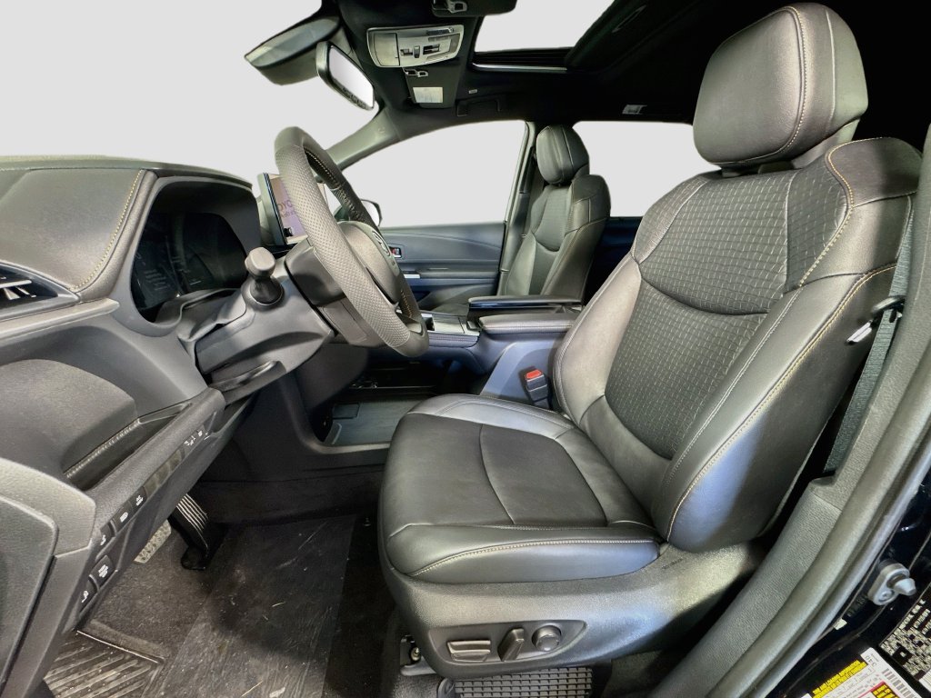 New 2026 Toyota Sienna XLE Woodland Edition AWD/4WD image 18