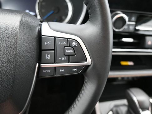 Used 2023 Toyota Highlander Bronze Edition image 18