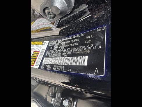 Used 2023 Toyota Highlander Limited FWD image 6