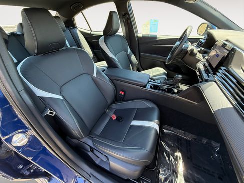 Used 2025 Toyota Camry SE FWD image 19