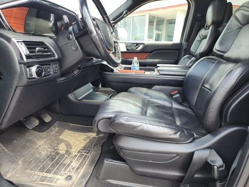 Used 2020 Lincoln Navigator L Reserve w/ Equipment Group 208A Reserve AWD/4WD image 6