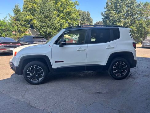 Used 2023 Jeep Renegade Trailhawk AWD/4WD image 10