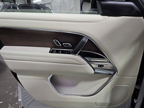 Used 2025 Land Rover Range Rover SE image 29