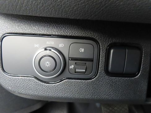 Used 2024 Mercedes-Benz Sprinter 2500 image 40