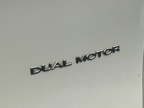 Used 2022 Tesla Model Y Long Range AWD/4WD image 33