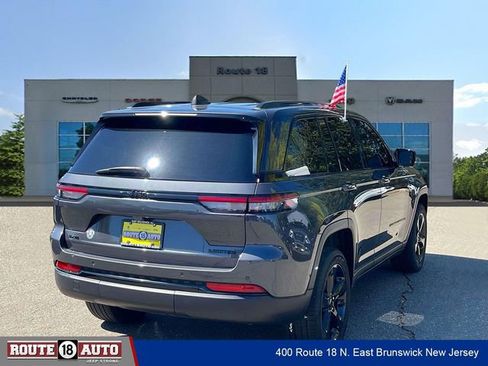 Used 2023 Jeep Grand Cherokee Limited w/ Black Appearance Package AWD/4WD image 4