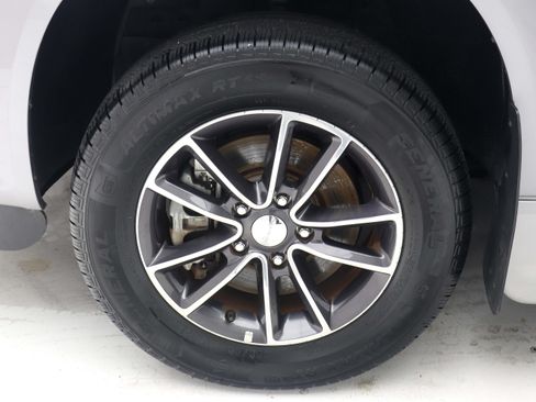 Used 2016 Dodge Grand Caravan SXT FWD image 29
