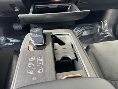 Used 2023 Nissan Ariya FWD image 26