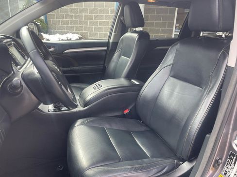 Used 2016 Toyota Highlander XLE image 21