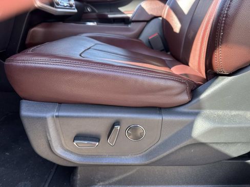 Used 2024 Ford Expedition Limited image 19