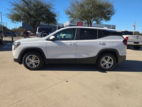 Used 2024 GMC Terrain SLE image 6