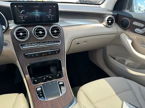 Used 2022 Mercedes-Benz GLC 300 4MATIC w/ Premium Package Lite image 17