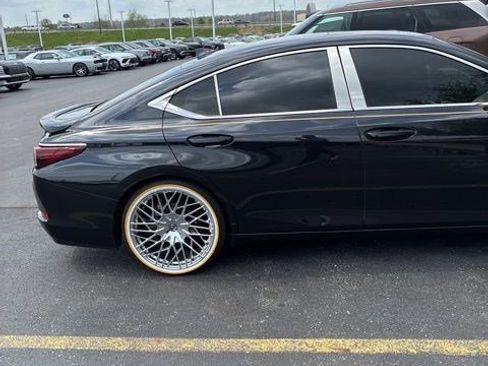 Used 2024 Lexus ES 350 w/ Premium Package FWD image 9