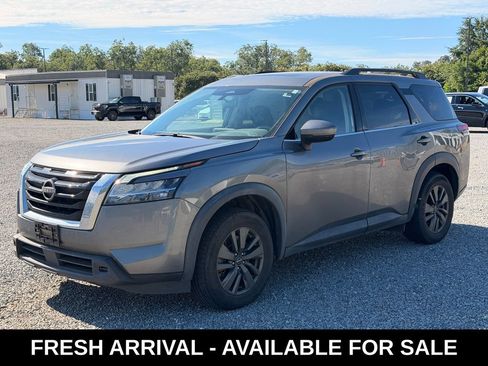 Used 2022 Nissan Pathfinder SV w/ SV Premium Package FWD image 4