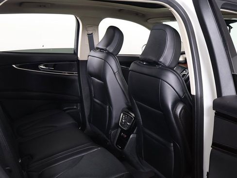 Used 2022 Lincoln Nautilus Reserve image 30