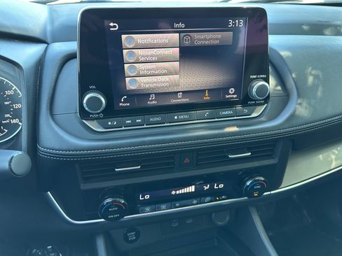 Used 2025 Nissan Rogue SV FWD image 21
