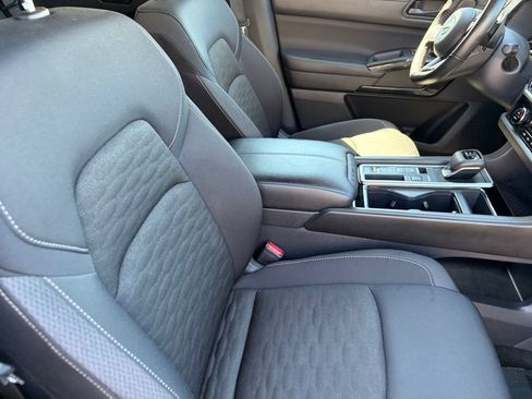 Certified 2025 Nissan Pathfinder SV FWD image 9