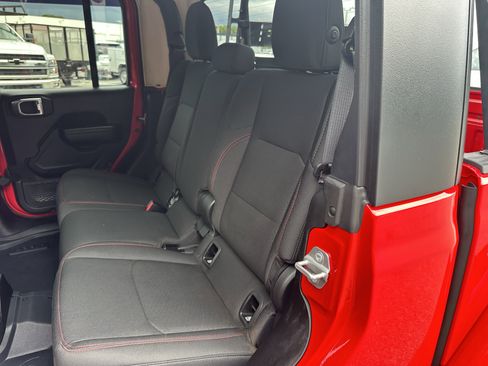 Used 2021 Jeep Gladiator Rubicon w/ Cold Weather Group image 32