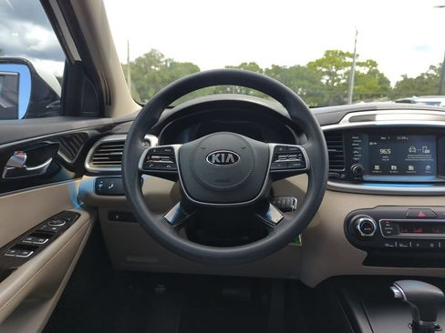 Used 2019 Kia Sorento FWD V6 image 17