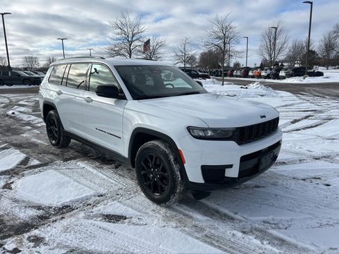 Certified 2024 Jeep Grand Cherokee L Laredo image 5
