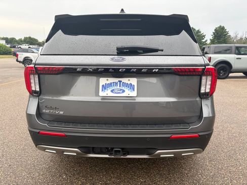 Used 2025 Ford Explorer Active w/ Active Comfort Package RWD image 7