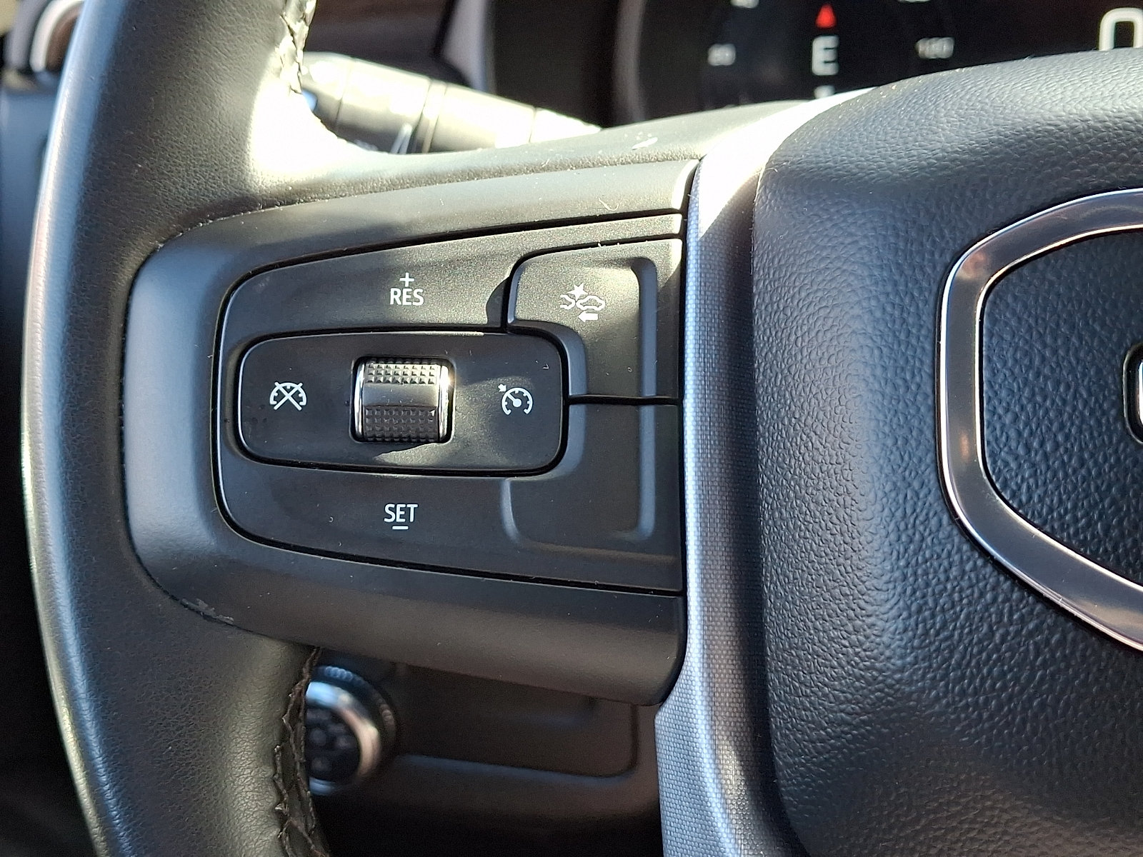 Used 2024 GMC Yukon SLE AWD/4WD image 21